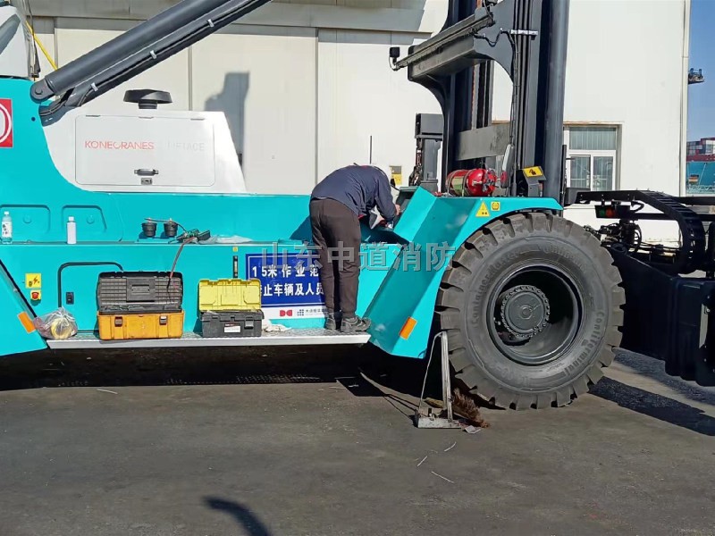 大連港柯尼堆高機(jī)車(chē)輛自動(dòng)滅火裝置安裝完成