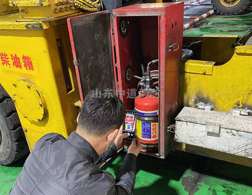 內蒙古輪胎式多臂鑿巖臺車滅火裝置滅火原理